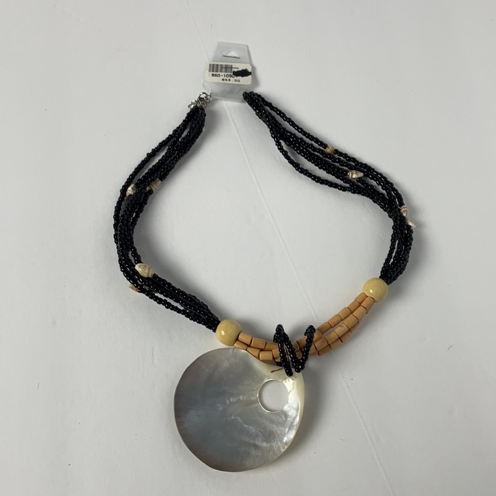 Shell Statement Necklace - Picture 4 of 9